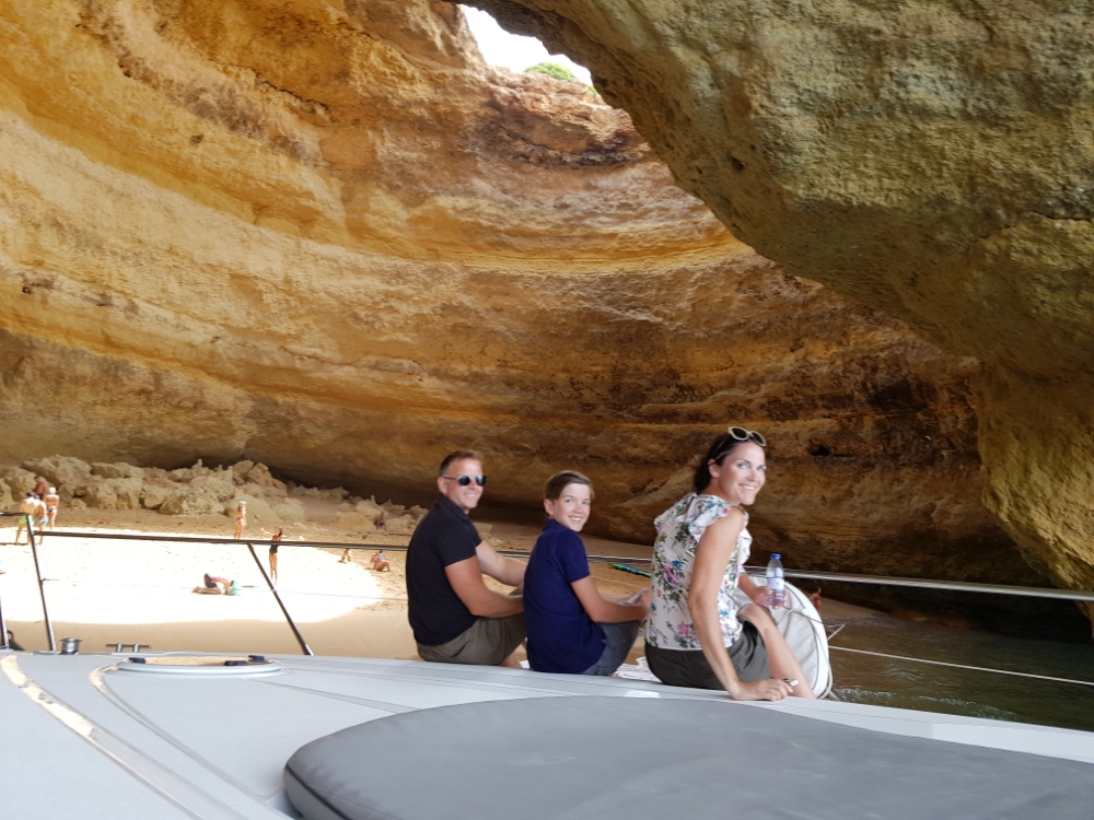 Benagil Cave Yacht Charter - Waves Vilamoura Luxury Cruise